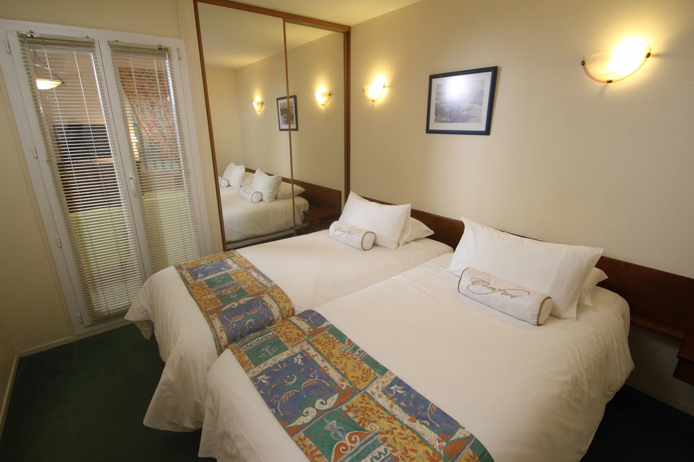 Karma Manoir Des Deux Amants Aparthotel Connelles Ngoại thất bức ảnh