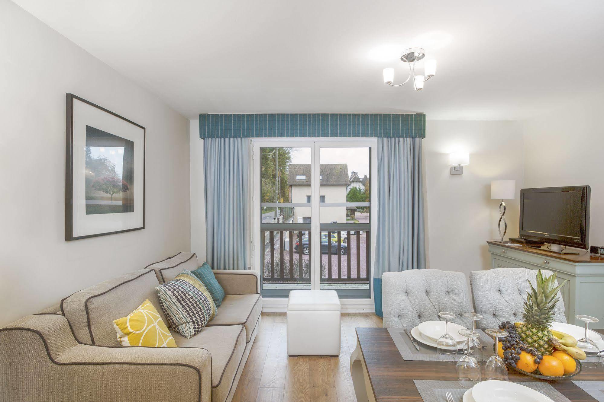 Karma Manoir Des Deux Amants Aparthotel Connelles Ngoại thất bức ảnh