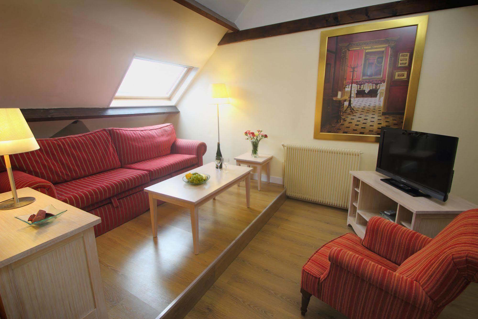 Karma Manoir Des Deux Amants Aparthotel Connelles Ngoại thất bức ảnh