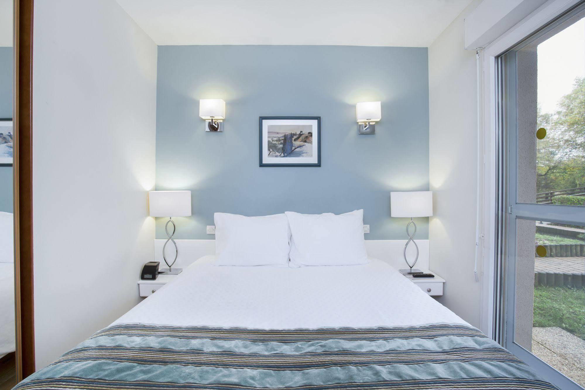 Karma Manoir Des Deux Amants Aparthotel Connelles Ngoại thất bức ảnh