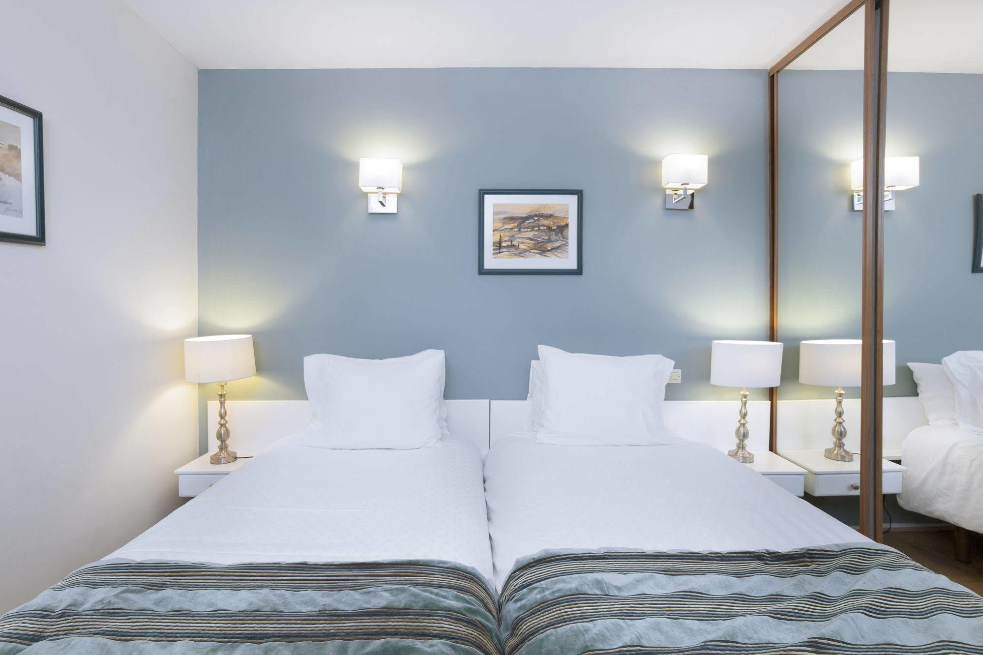 Karma Manoir Des Deux Amants Aparthotel Connelles Ngoại thất bức ảnh