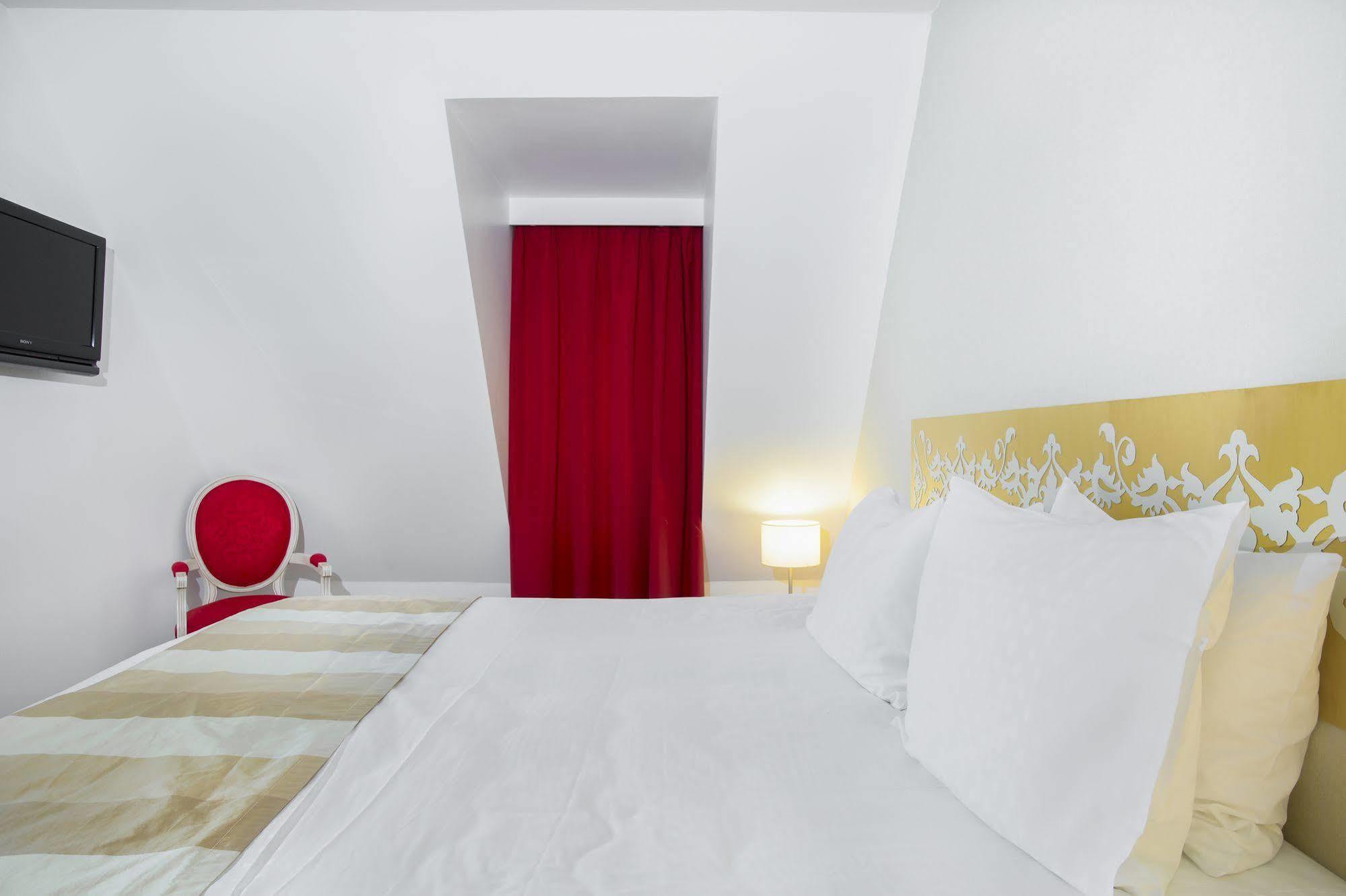 Karma Manoir Des Deux Amants Aparthotel Connelles Ngoại thất bức ảnh