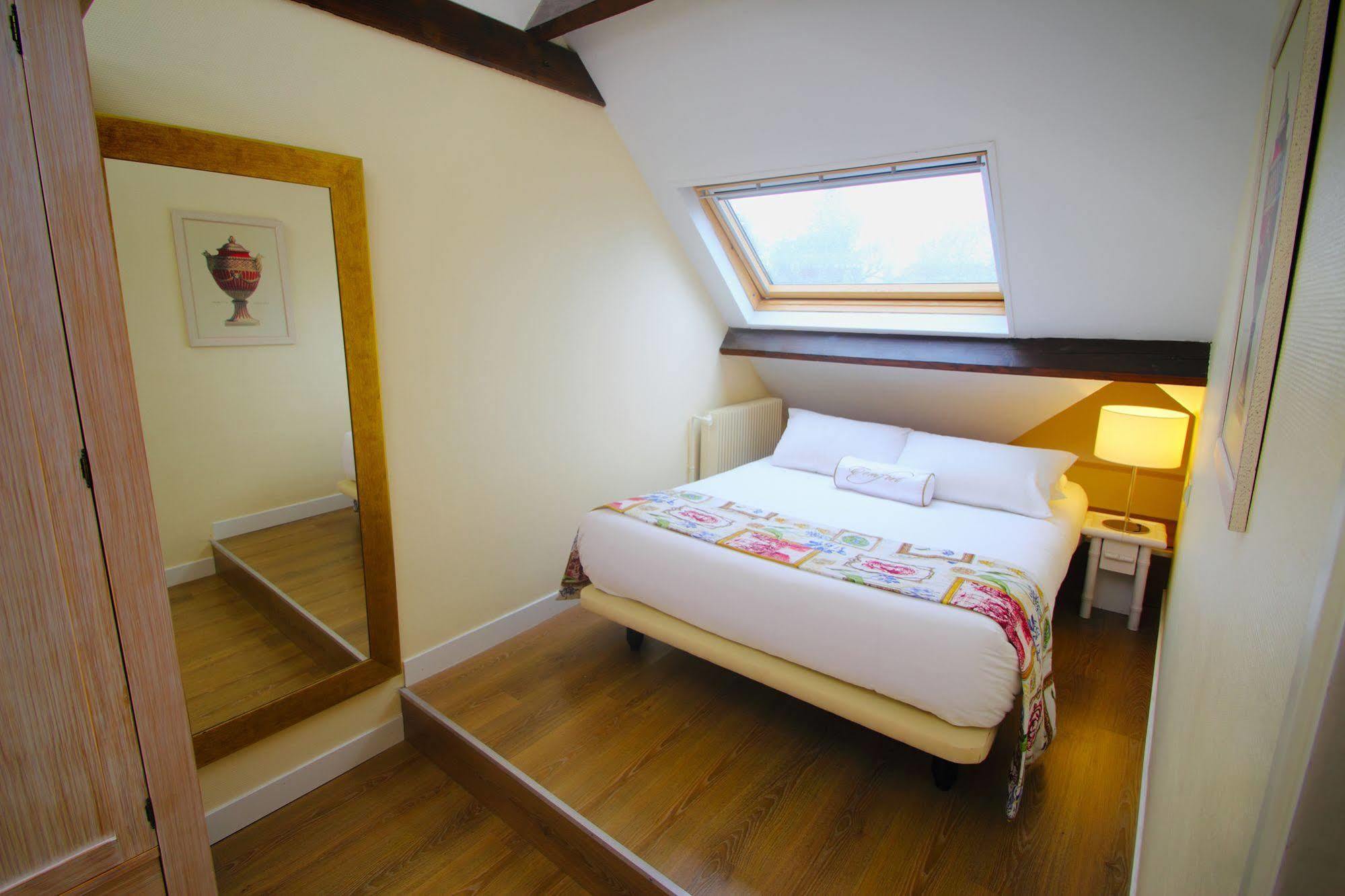 Karma Manoir Des Deux Amants Aparthotel Connelles Ngoại thất bức ảnh